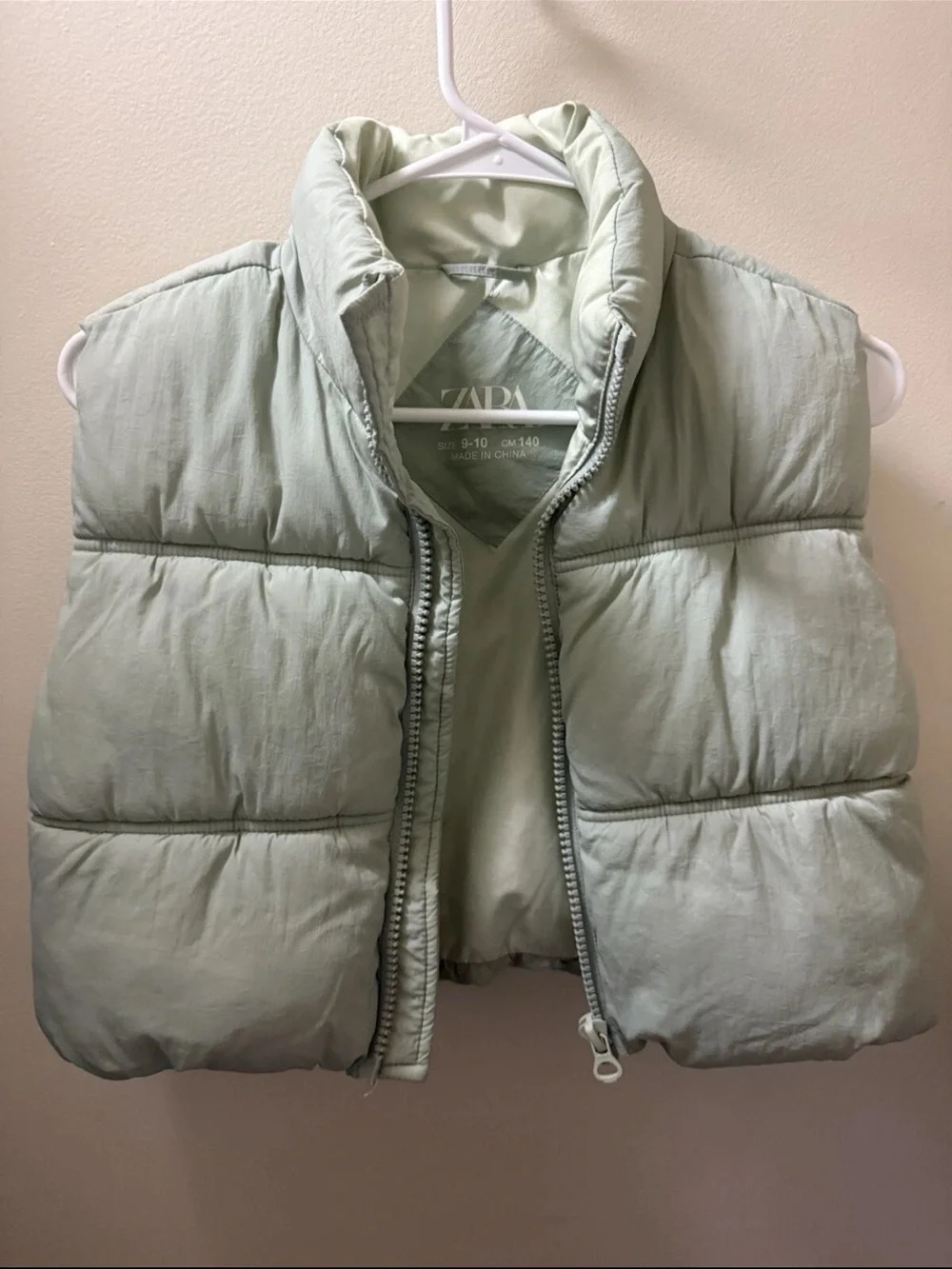 Zara Girls Sage Green Cropped Puffer Vest Quilted Zip Jacket Size 9-10 Years